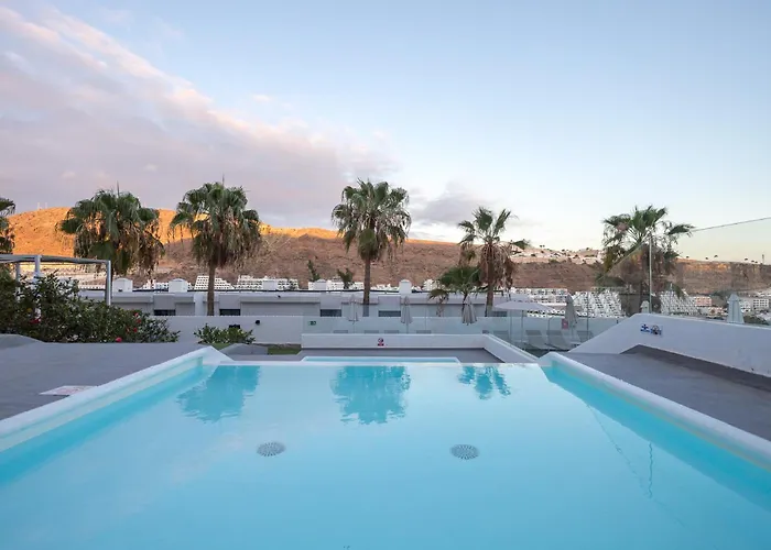 2Br Terrace House - Pool & Solarium