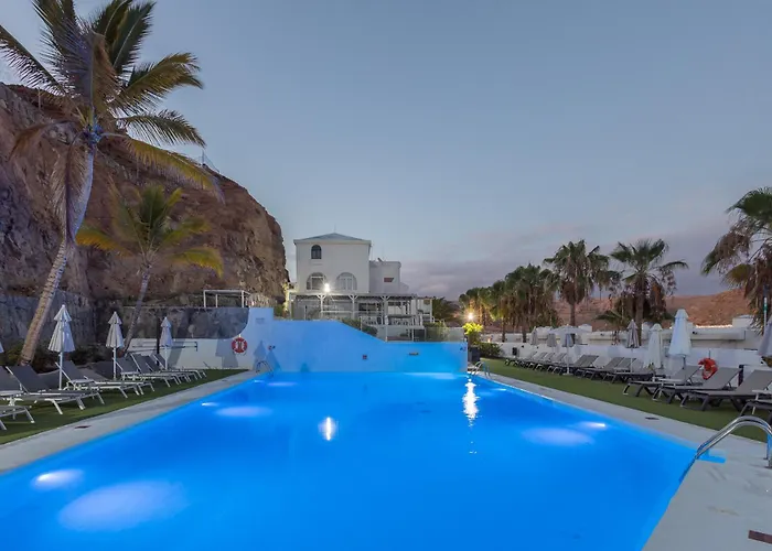 2Br Terrace House - Pool & Solarium