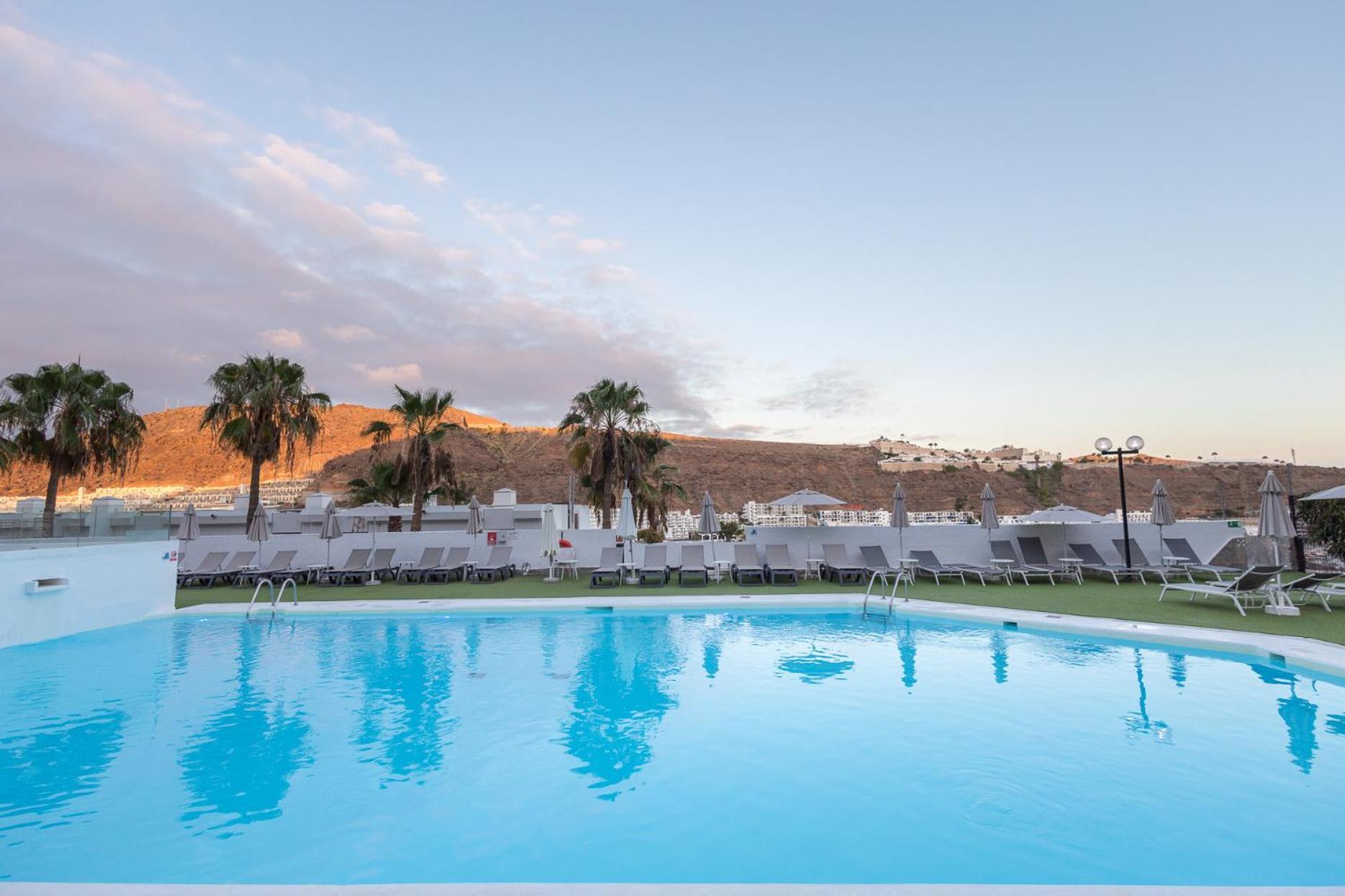 2br Terrace House - Pool & Solarium Apartament