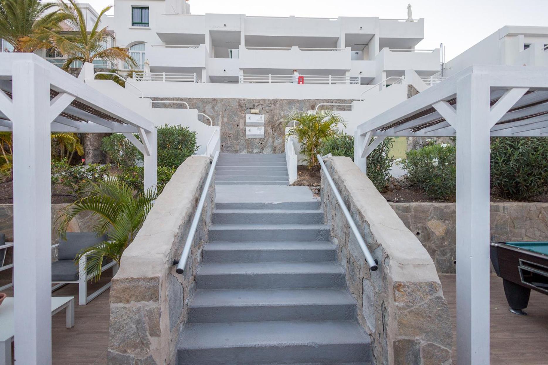 2br Terrace House - Pool & Solarium *