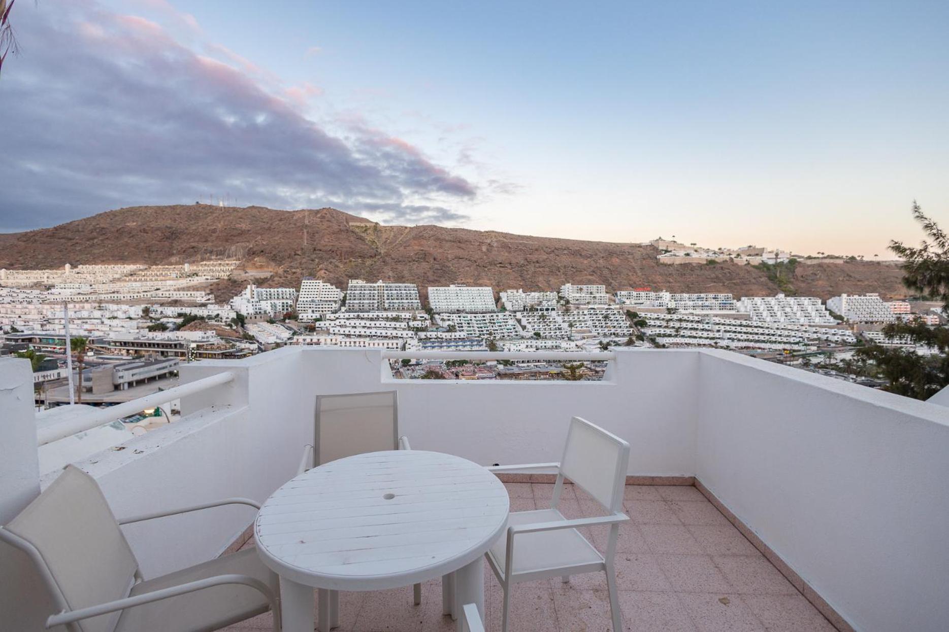 2br Terrace House - Pool & Solarium *